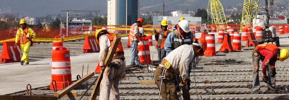 Fenómenos meteorológicos adversos son capaces de producir daños y perjudicar a trabajadores de construcción durante su jornada laboral.