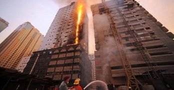 Prevención de muertes y lesiones de bomberos mediante el uso de principios de gestión de riesgos en incendios