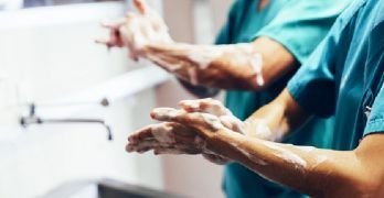 Cómo prevenir la dermatitis por contacto en el trabajo