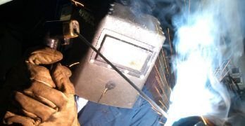 Los riesgos a los que están expuestos los soldadores de arco