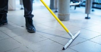 Cómo gestionar la limpieza diaria en equipo en el trabajo
