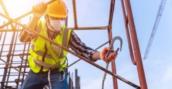 Guía básica para trabajos en altura: recomendaciones y prevención