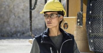 Riesgos del trauma mecánico y exposición química para la salud ocular