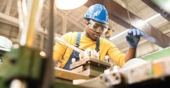 Consideraciones clave sobre las gafas de seguridad en el trabajo según la OIT