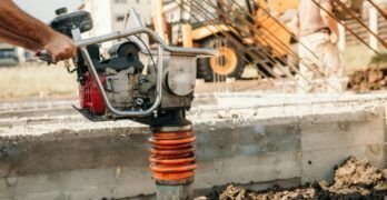 Cómo identificar y evaluar los riesgos de vibraciones en el trabajo