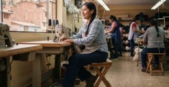 Perú promulga Ley N.° 32721 el descanso sentado es ahora un derecho para los trabajadores
