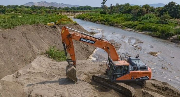 Cuando la lluvia reescribe las reglas del trabajo así el Niño Costero convierte oficinas y obras en zonas de riesgo